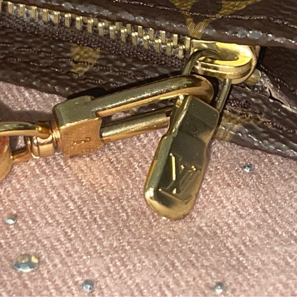 Authentic Louis Vuitton Monogram Pochette Wristlet - Picture 5 of 7